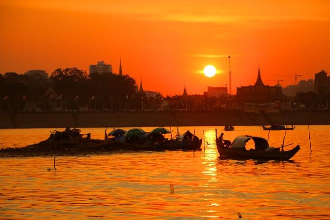 2hours Private Sunset Cruise with unlimited beer, soft drinks and Tour guide - Phnom Penh’s Rivers Are the Real Show at Sunset