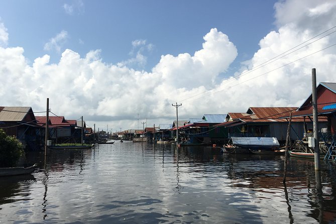 A day Trip Sightseeing Phnom Penh - Siem Reap - Private English Speaking Driver - Skoun Market (Spider Ville): Local Bites and Unusual Photos