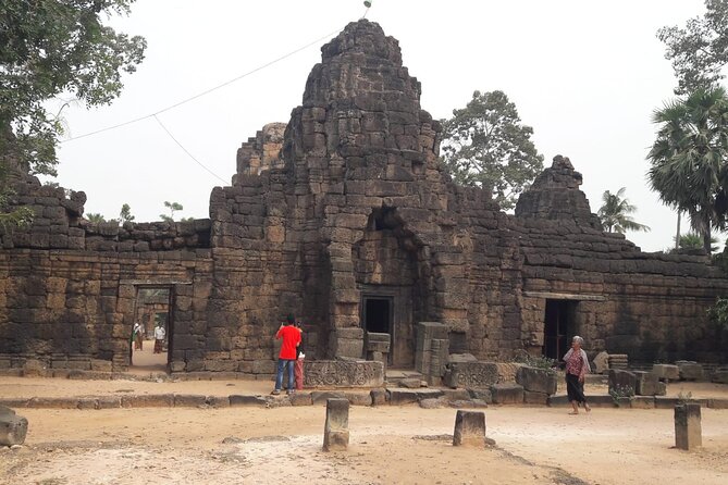 A Day Trip To Phnom Chisor - Tonle Batti From Phnom Penh - Stop 1: Phnom Chisor Temple on a 133-meter hill