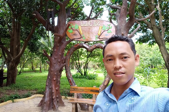 A Full Day Tour for Royal Palace, S21, Killing Fields & More - Central Market: Souvenirs After the Heavy Stuff