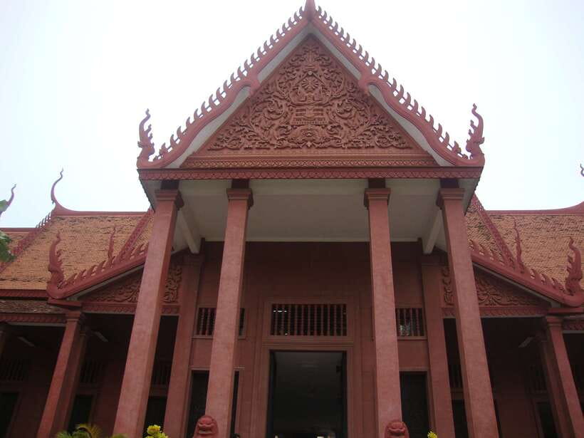 Best of Phnom Penh: Half-Day Private City Tour - Wat Phnom: getting your bearings with a simple origin story