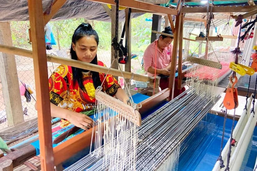 Boat trip to silk island with English speaking guide - Silk Island walk: pagoda stop and village atmosphere