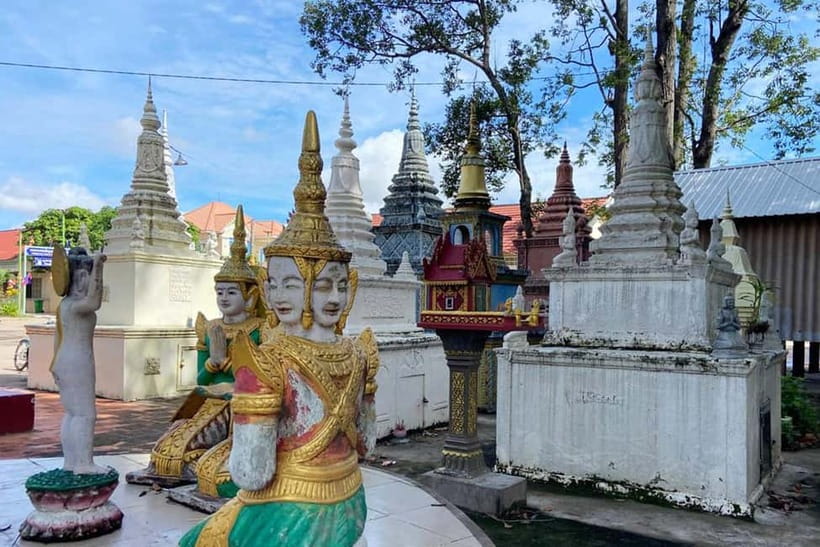 Boat trip to silk island with English speaking guide - The boat ride on the 12th-longest river: more than just transport