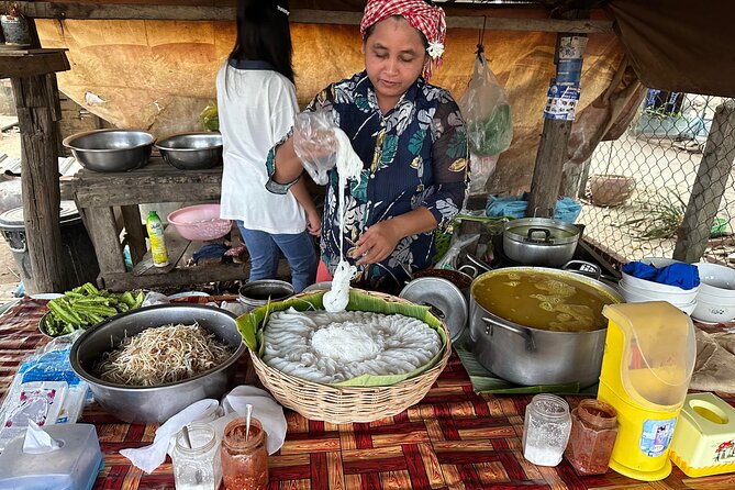 Cambodia Food Tour - Starting at Independence Monument: easy meeting, fast orientation