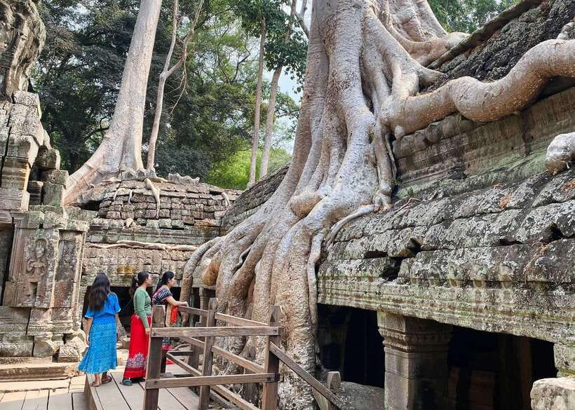 From Phnom Penh: Angkor Wat, Bayon, and Ta Prohm Day Trip - Bayon Temple: 216 smiling faces and narrow corridors