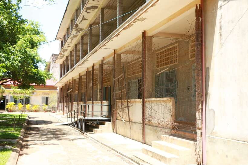 Full Day Phnom Penh City Tour with Private vehicle and guide - National Museum: a smarter way to see culture