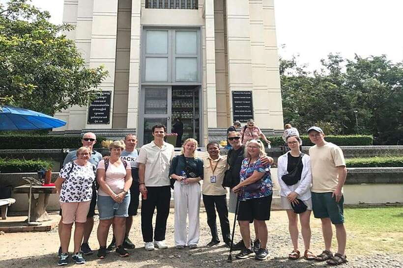 Half day tour in Phnom Penh - English-speaking guide + private transport: the real value of the format