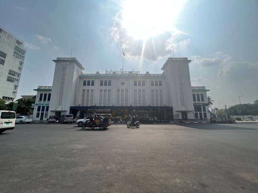 Heritage tour of Phnom Penh in electric bus - French protectorate to Khmer Rouge: how the story threads together