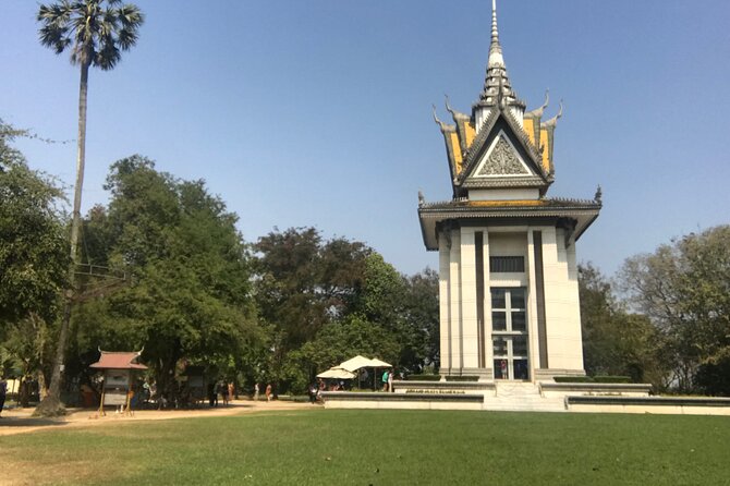 Khmer Rouge, genocide museum &killing field tour - Getting ready for Tuol Sleng: dress code and respect