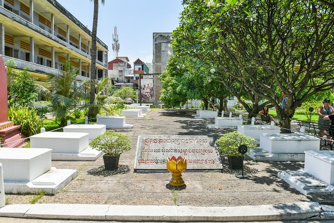 Killing Fields and Prison S21 Bus Tour - Wait times, pacing, and why some people feel rushed