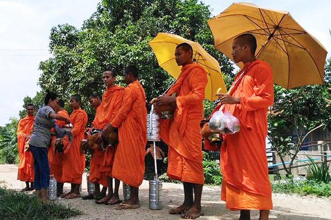 MotoGirl - Day Adventure Tour - Leaving Phnom Penh Comfortably: Pickup, Helmets, and Pace