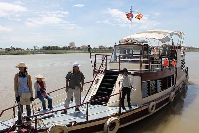 One-Way River cruise/road tour from Phnom Penh to Siem Reap or Siem Reap to PP - Queen Tara on the Water: Mekong, Tonle Sap Lake, and Daily Life Along the Banks
