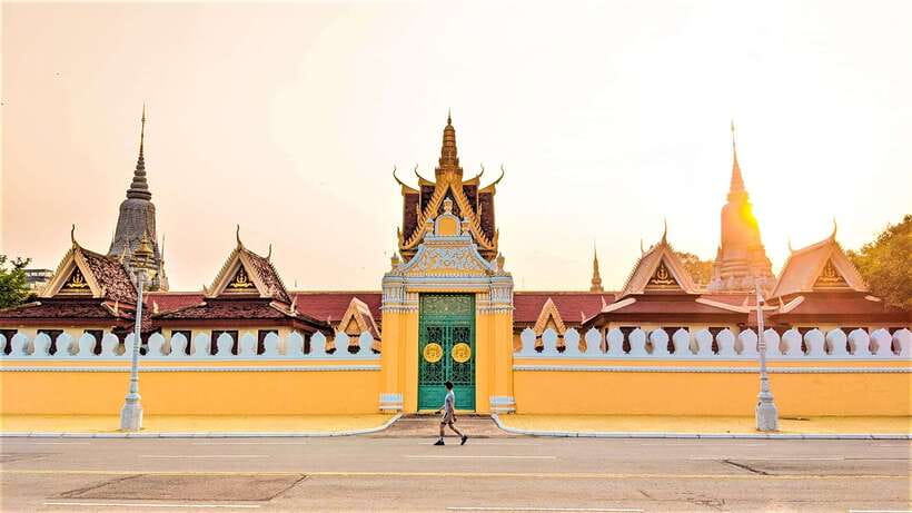 Oudong Mountain & Phnom Penh Full Day Private Tour - Independence Monument, Sihanouk Norodom Statue, and Market Time