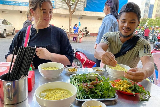 Phnom Penh Authentic Evening Food Tour 100% By Local - Pickup, timing, and the feel of the night