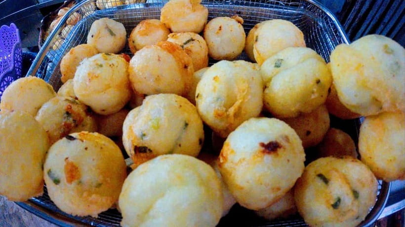 Phnom Penh: Authentic Walking Food Tour with Local Guide - A 4:30 PM start that matches how Phnom Penh eats