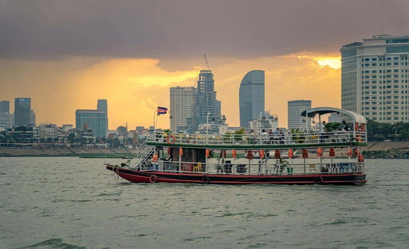 Phnom Penh: Bike & Boat Tour / E-Bike Available - The river cruise: Mekong, Tonle Sap, Four Faces River, fishing village