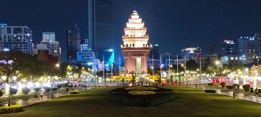 Phnom Penh: City Sights Evening or Half day Tour by Tuk Tuk - Half Day Tour: markets, Royal Palace inside access, and a tight sight sequence