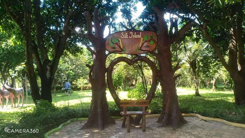 Phnom Penh: City & Silk Island Full or Half Day Tour - Wat Phnom: the steps, the legend, and the tiny ticket
