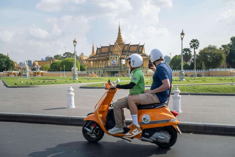 Phnom Penh: City & Silk Island Haft Day or Full Day Tour - Silk weaving: hands-on craft with generational know-how