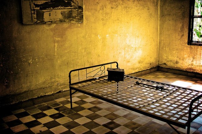 Phnom Penh City Tour, Silver Pagoda, Genocide Museum, Killing Fields - Dress code and heat: how to avoid being turned away