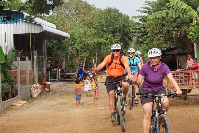 Phnom Penh Countryside Cycle Tour - Snacks on the way and lunch with local farmers