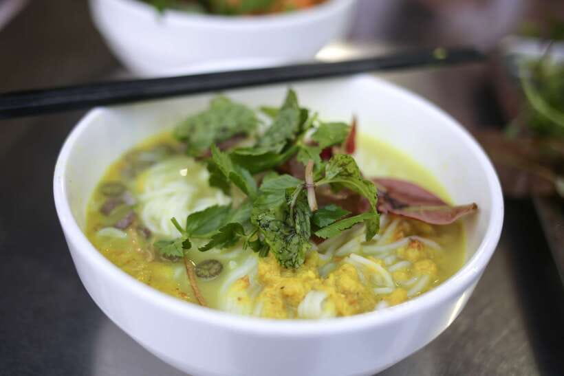 Phnom Penh: Culinary Underground Local Food Tuk-Tuk Tour - Phnom Penh by tuk-tuk: why this format works