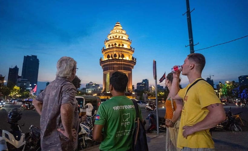 Phnom Penh: Evening City Tour by Tuk Tuk with 1 Dinner - Starting at Phnom Penh Post Office and Wat Phnom