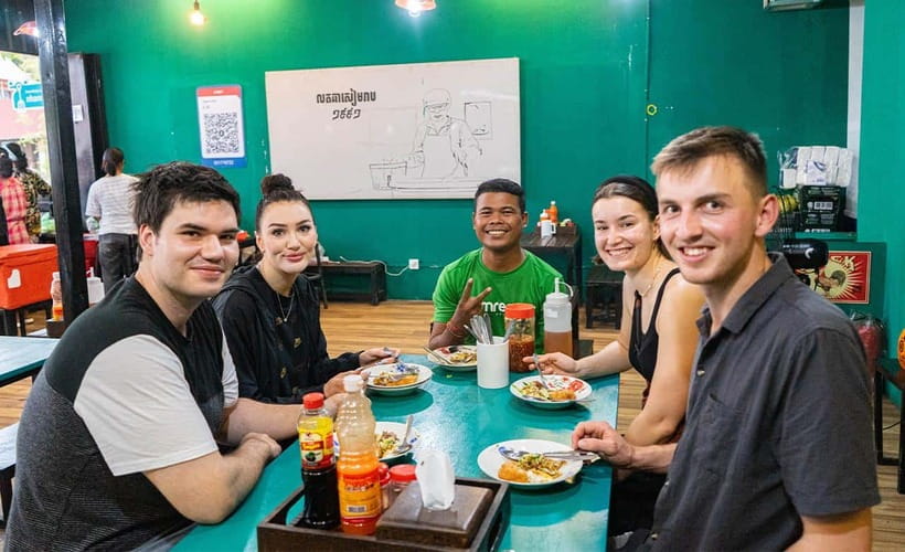 Phnom Penh: Evening Food Tour with Drinks & Tuk Tuk Included - The near-Royal Palace back alley: home-cooked Cambodian flavors
