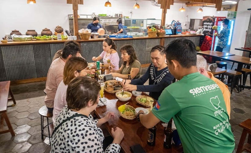 Phnom Penh: Evening Food Tour with Drinks & Tuk Tuk Included - Riverfront time: where the evening starts with real snacking