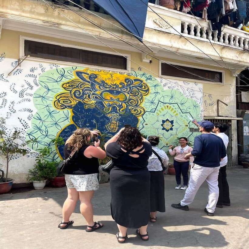 Phnom Penh | Food & Street Art Half Day Tour by Tuk Tuk - Independence Monument snacks: a finish that feels like a payoff
