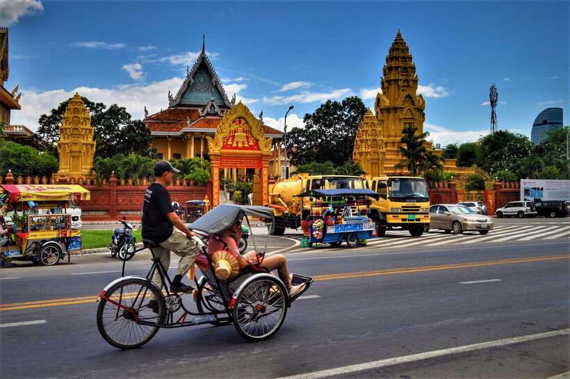 Phnom Penh Full Day Private Tour with All Admission Tickets - Wat Phnom and Wat Ounalom: Khmer Buddhism you can feel, not just photograph