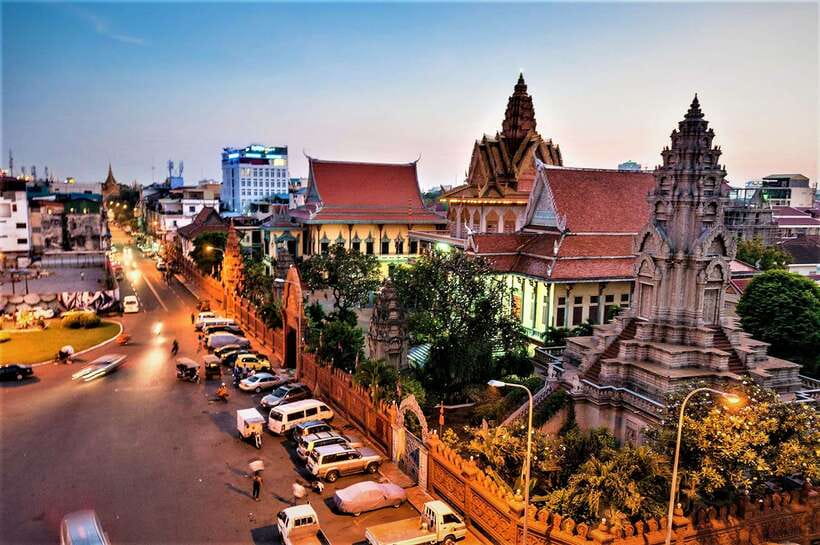 Phnom Penh Full Day Private Tour with All Admission Tickets - Independence Monument and the King Father Statue: national identity in plain sight