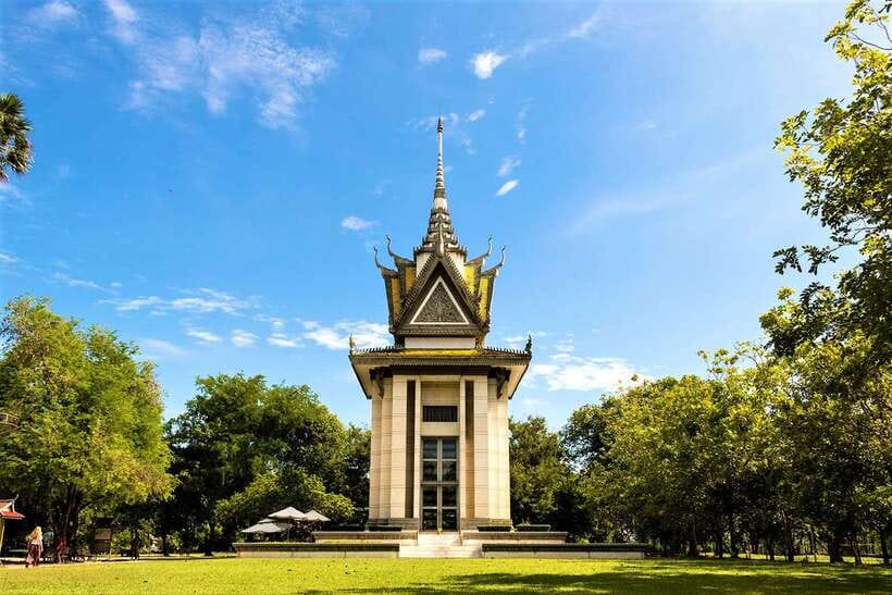 Phnom Penh Full Day Private Tour with All Admission Tickets - Tuol Sleng and Choeung Ek side-by-side: why guides matter more here than anywhere else