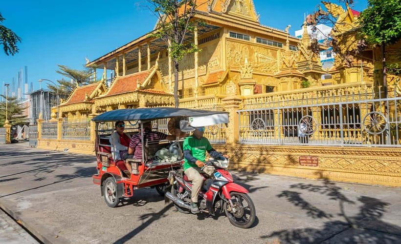 Phnom Penh Haft Day Tour to Silk Island by Tuk Tuk - The temple stop: a calm pause in the middle of the day