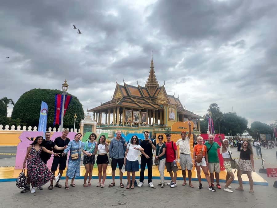 Phnom Penh: Hidden Gems Walking Tour with Local Guide - Start at the Constitution Building, then get oriented fast
