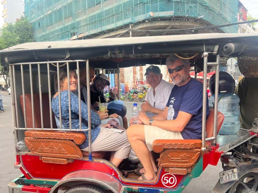 Phnom Penh: Hidden Gems Walking Tour with Local Guide - Alleyway walking: everyday vendors, murals, and small homes
