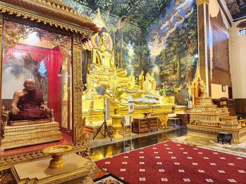 Phnom Penh: Highlights Tour Including S21 and Killing Fields - Getting oriented fast: from Wat Phnom to the Royal Palace area