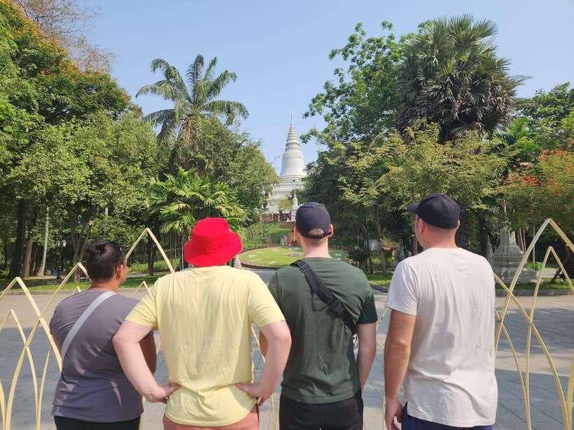 Phnom Penh: Highlights Tour Including S21 and Killing Fields - Market browsing: Russian Market vs Central Market