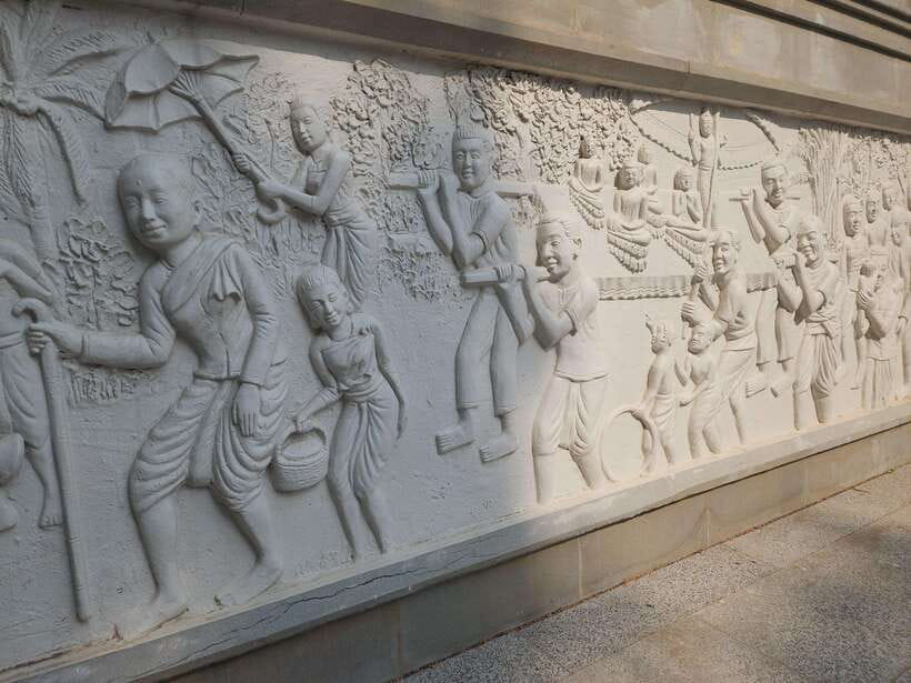 Phnom Penh: Highlights Tour Including S21 and Killing Fields - Transport, group size, and why it affects your day