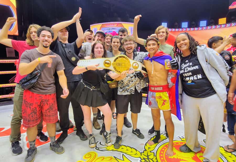 Phnom Penh:Kun Khmer Kickboxing Match at National TV Stadium - Photo with the boxer: how the perks work in real life