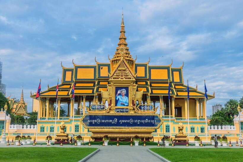 Phnom Penh: Mekong River Sunset Cruise with free flow drink - Key moments worth your attention