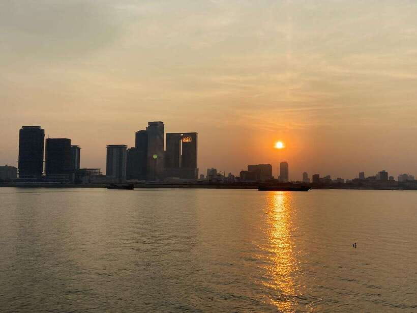 Phnom Penh: Mekong River Sunset Cruise with free flow drink - Getting to the pier: tuk-tuk pickup in Phnom Penh