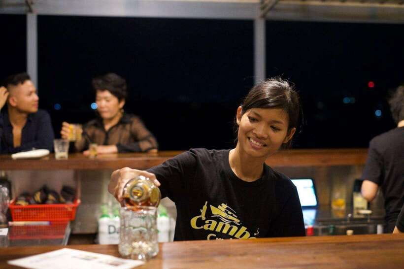 Phnom Penh: Mekong Sunset Dinner Cruise with Live Music - The Dinner Plan: All-You-Can-Eat That Feels Fresh, Not Mass-Produced