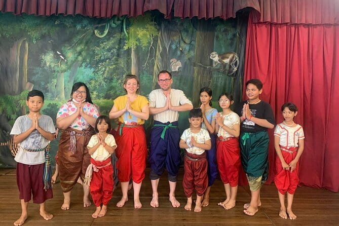 Phnom Penh Morning Breakfast, Market and Art Tour by Tuktuk - Key highlights