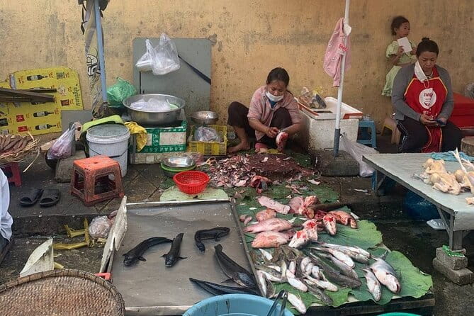 Phnom Penh Morning Breakfast, Market and Art Tour by Tuktuk - Ang Eng Market: shopping like a local, not a checklist