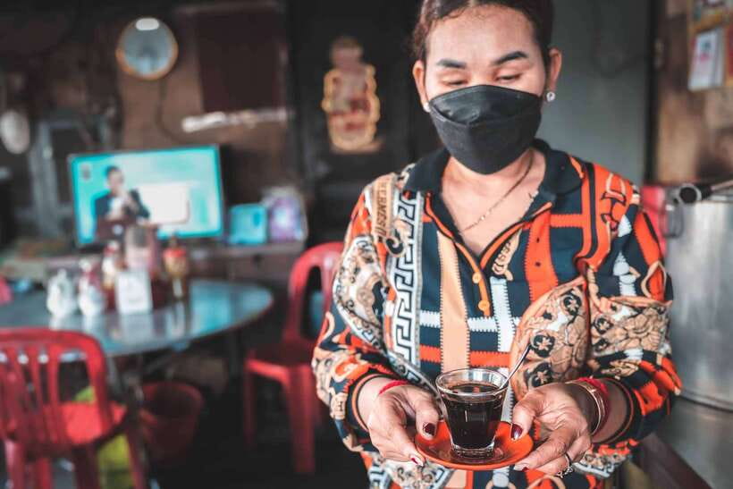 Phnom Penh: Morning Market & Guided Breakfast Tour by Tuktuk - Coffee & Noodles: Breakfast That’s Been Served for Over 15 Years