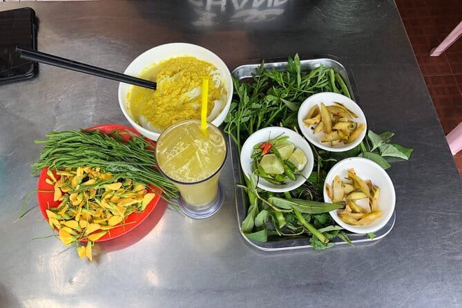 Phnom Penh Night City Highlights & Local Food tour by Tuktuk - Russian Market desserts: the sticky rice with jackfruit payoff