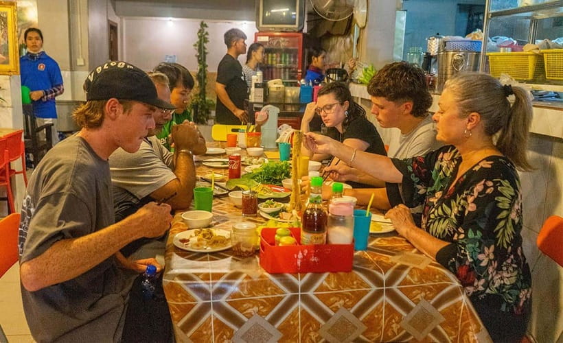 Phnom Penh: Night Foodie Tour by Tuk Tuk with Drinks - Key things to know before you go