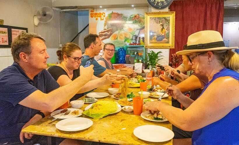 Phnom Penh: Night Foodie Tour by Tuk Tuk with Drinks - Russian Market at Night: BBQ Chicken, Pork Ribs, and Dessert Stops