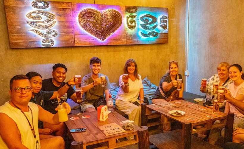 Phnom Penh: Night Foodie Tour by Tuk Tuk with Drinks - The Final Hour: Draft Beer, Cocktails, and a Relaxed End